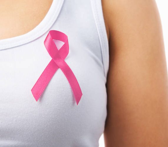 Πως συνδέεται ο καρκίνος του μαστού με την στοματική υγιεινή