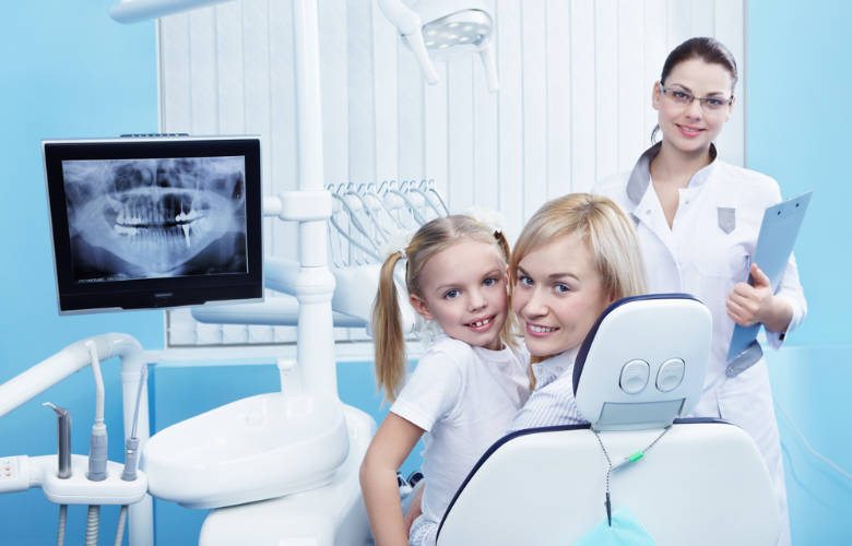 Συμβουλές για την πρώτη επίσκεψη του παιδιού στον οδοντίατρο
