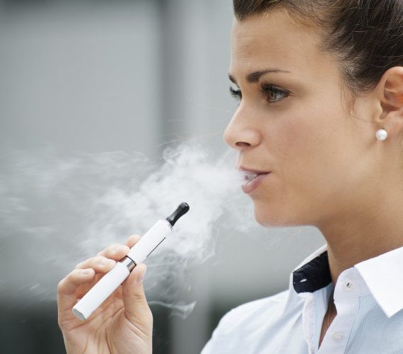 Το ηλεκτρονικό τσιγάρο βλάπτει την υγεία του στόματος