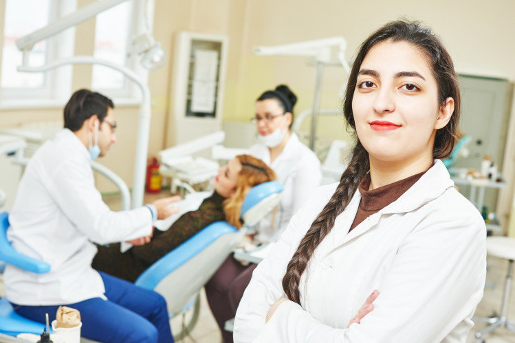 10 ψέμματα που λένε οι οδοντίατροι στους εαυτούς τους για τους νέους ασθενείς!