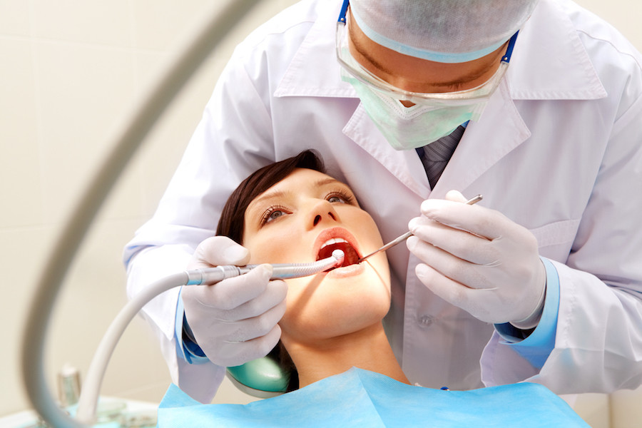 Νέα έρευνα μελετά τις στάσεις σώματος των οδοντιάτρων εν ώρα εργασίας