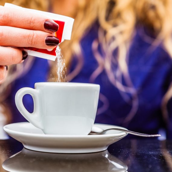 Η πρόσληψη καφεΐνης μπορεί να προκαλέσει μεγαλύτερη επιθυμία για ζάχαρη!