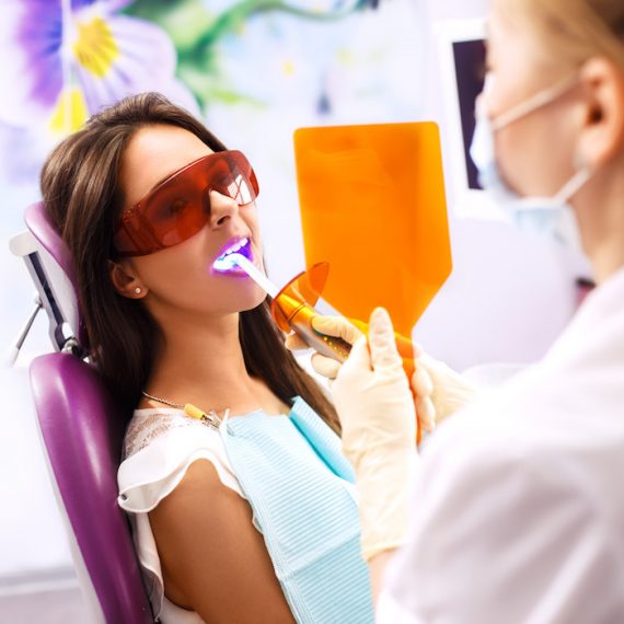 Ανώδυνα οδοντιατρικά λέιζερ κάνουν τα δόντια πιο ανθεκτικά στην τερηδόνα!
