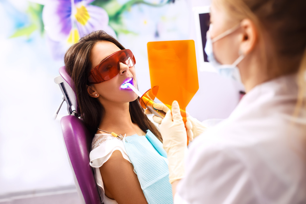 Ανώδυνα οδοντιατρικά λέιζερ κάνουν τα δόντια πιο ανθεκτικά στην τερηδόνα!