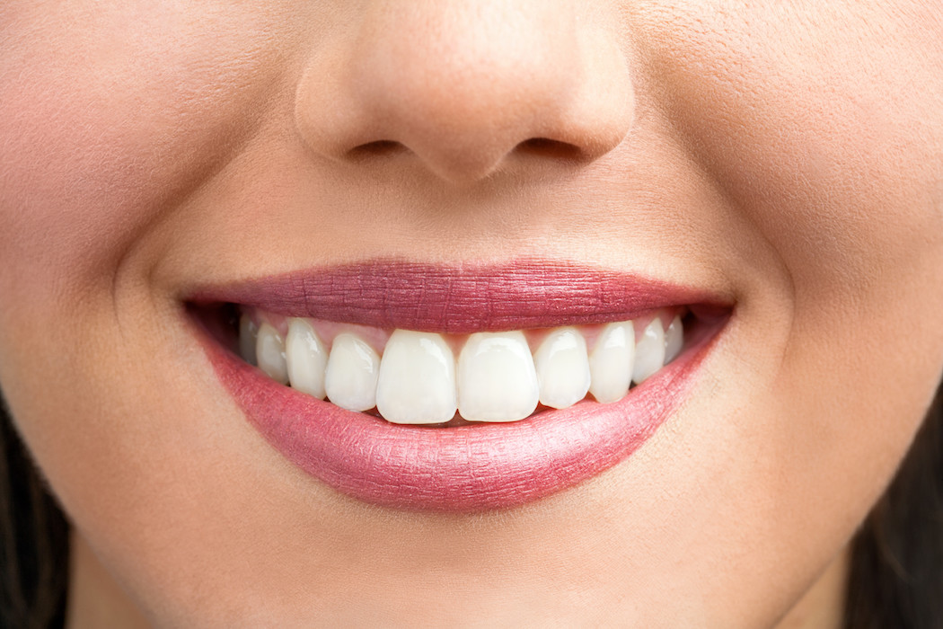Αντίο στα οδοντικά εμφυτεύματα; Οδοντίατρος αναγεννά δόντια σε 9 εβδομάδες! (ΒΙΝΤΕΟ)