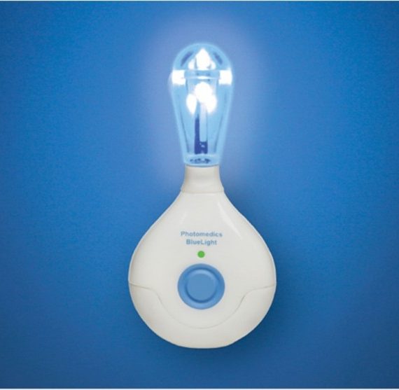Ανακάλυψη με ελληνική σφραγίδα: Συσκευή χρησιμοποιεί μπλε φως για να σκοτώσει τα παθογόνα μικρόβια στο στόμα!