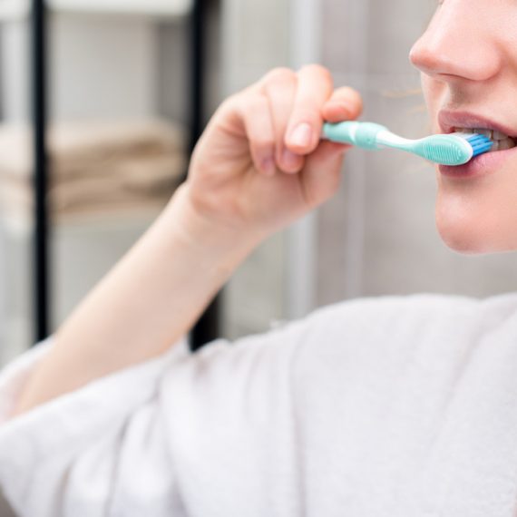 Χρειάζεται να πετάξεις την οδοντόβουρτσα σου μετά από ένα κρυολόγημα;