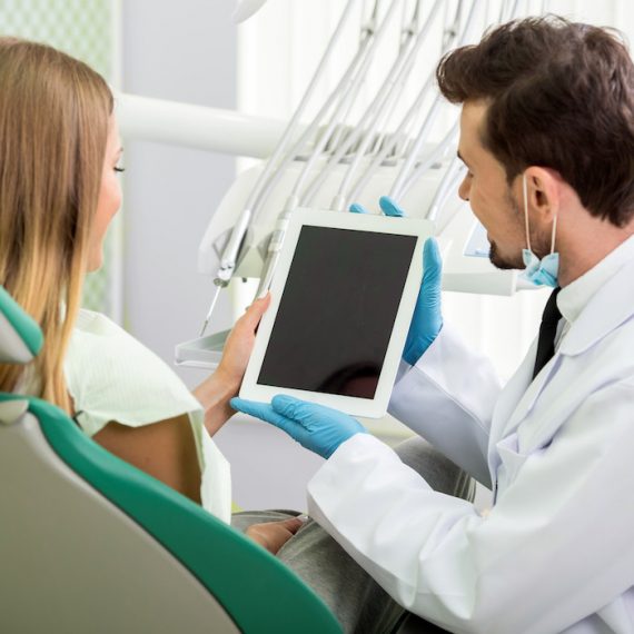 Οι ασθενείς προτιμούν οδηγίες για τη στοματική τους υγιεινή από τα tablet!