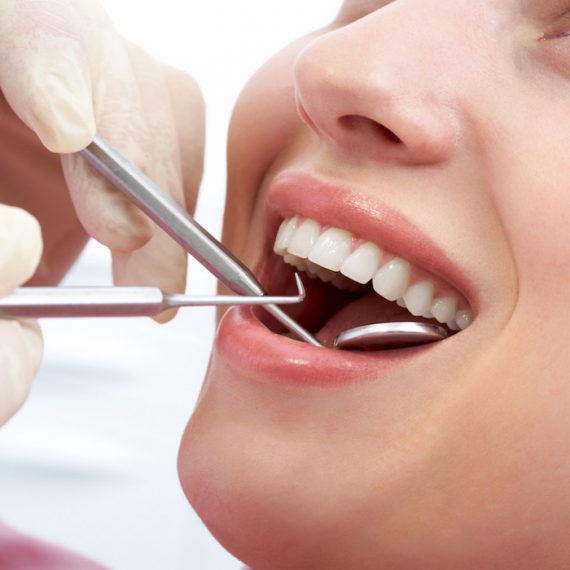 Ελληνίδα επιστήμονας εφηύρε ουσία που αναπλάθει φυσικά τα δόντια χωρίς σφράγισμα!