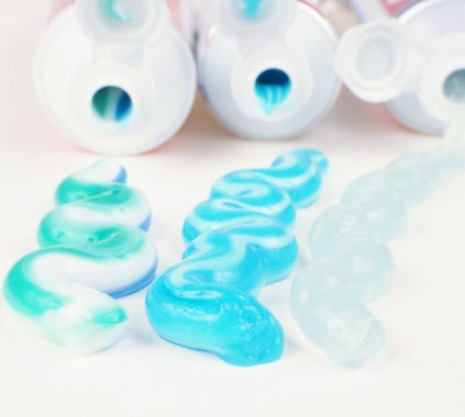 Μπορεί η οδοντόπαστα με υδροξυαπατίτη να είναι η εναλλακτική λύση στο φθόριο;